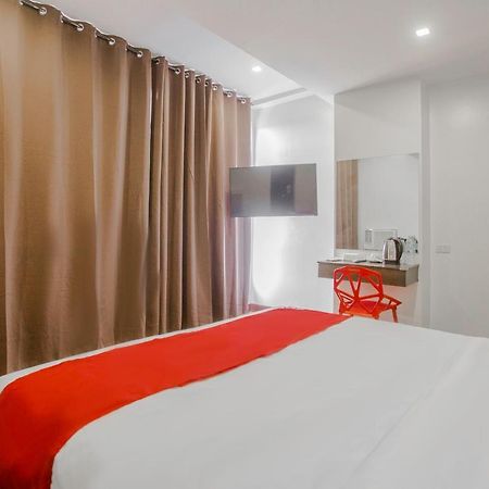 Oyo 637 Fox Hotel Quezon City Exterior photo