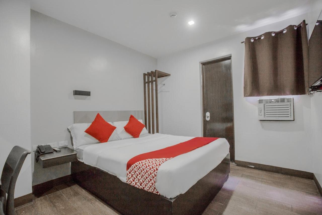 Oyo 637 Fox Hotel Quezon City Exterior photo