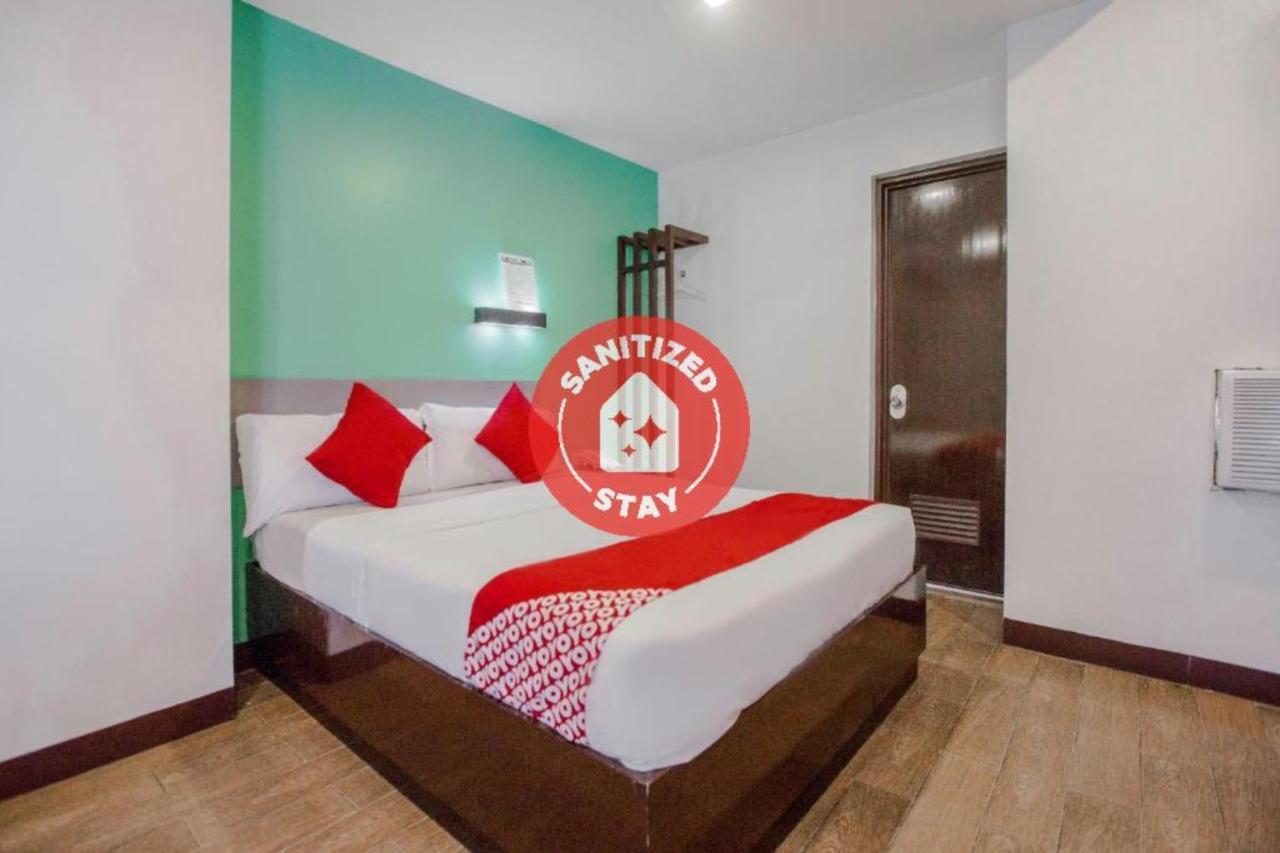 Oyo 637 Fox Hotel Quezon City Exterior photo