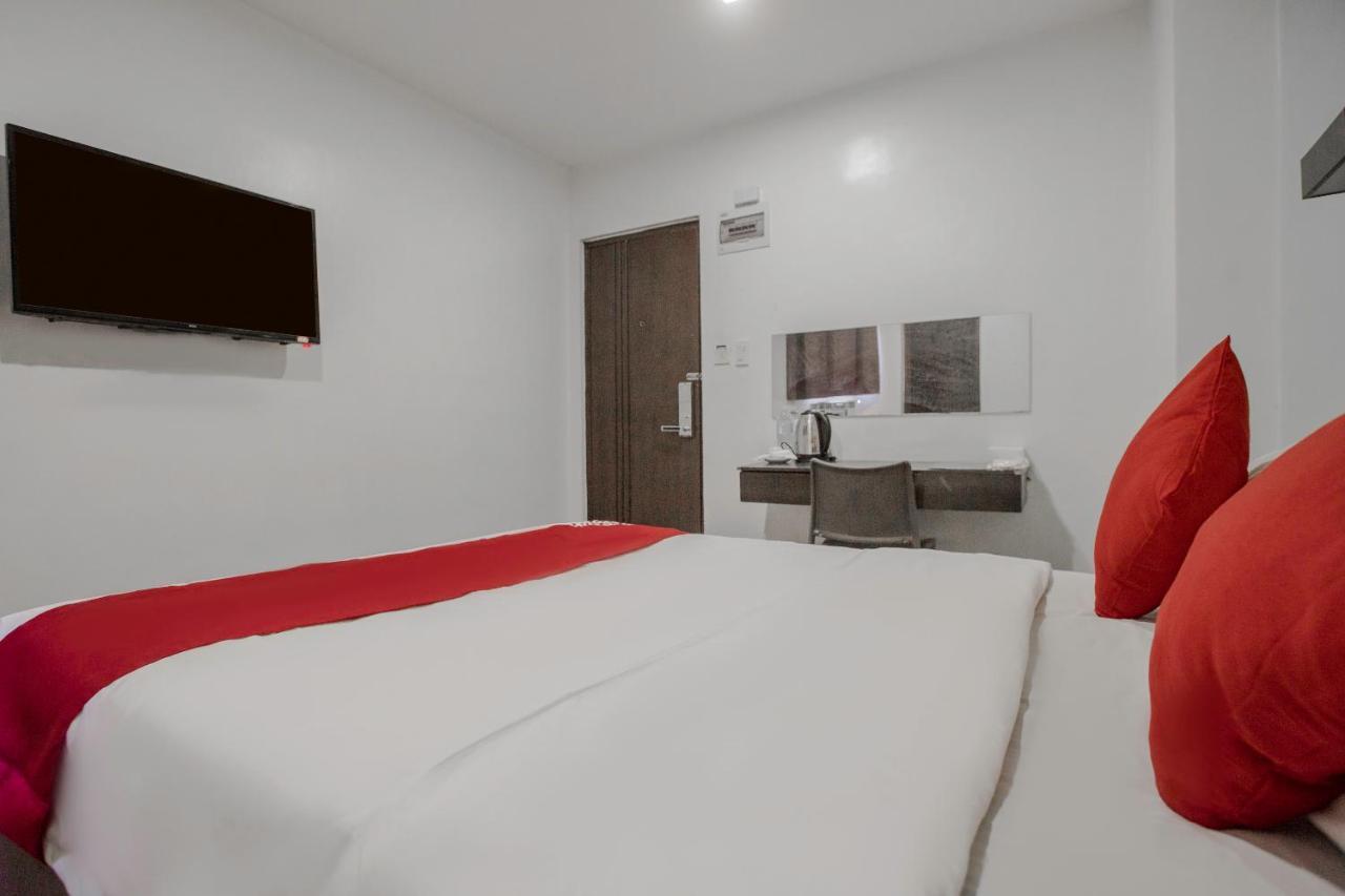Oyo 637 Fox Hotel Quezon City Exterior photo