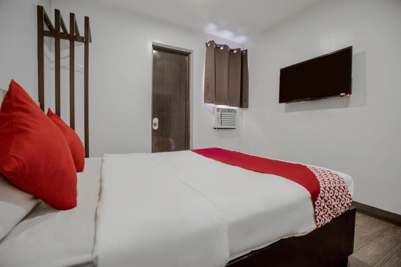 Oyo 637 Fox Hotel Quezon City Exterior photo