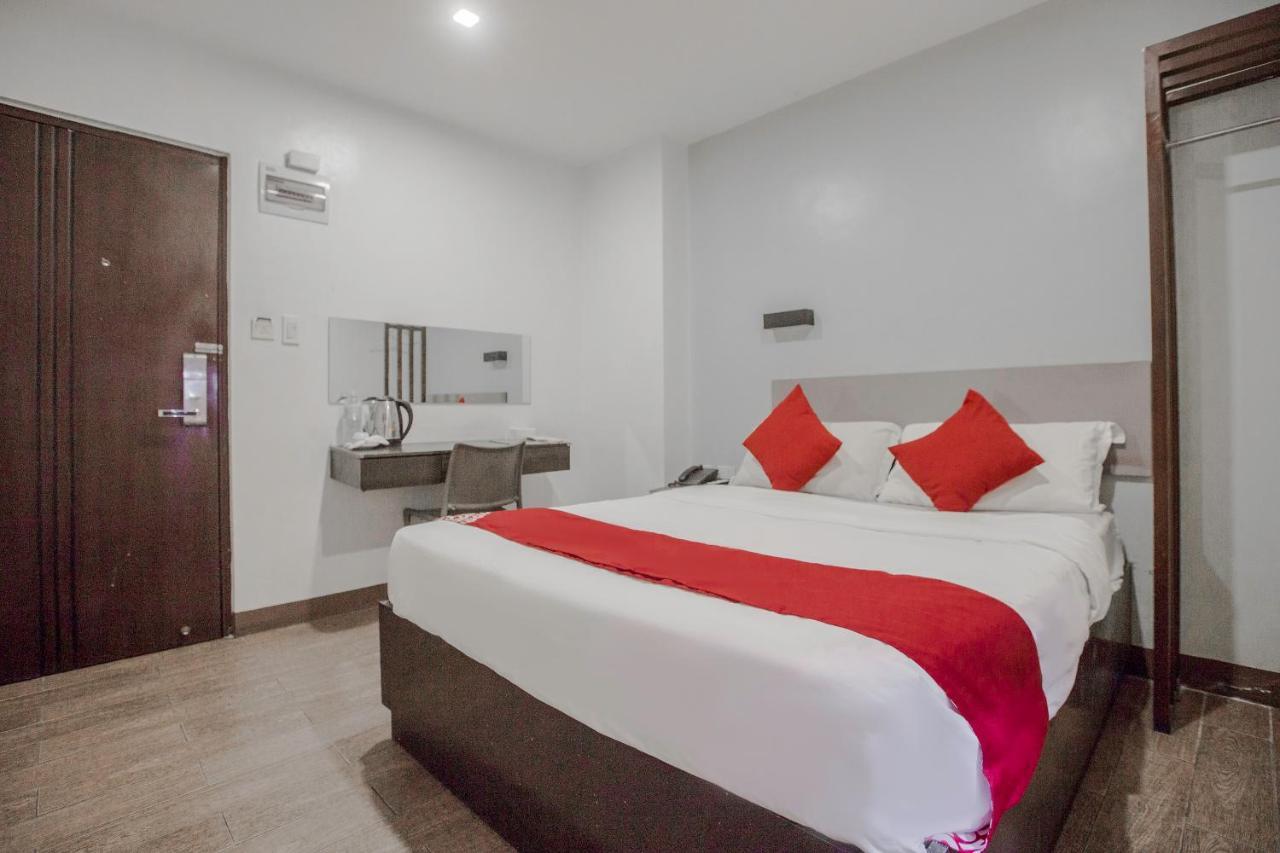 Oyo 637 Fox Hotel Quezon City Exterior photo