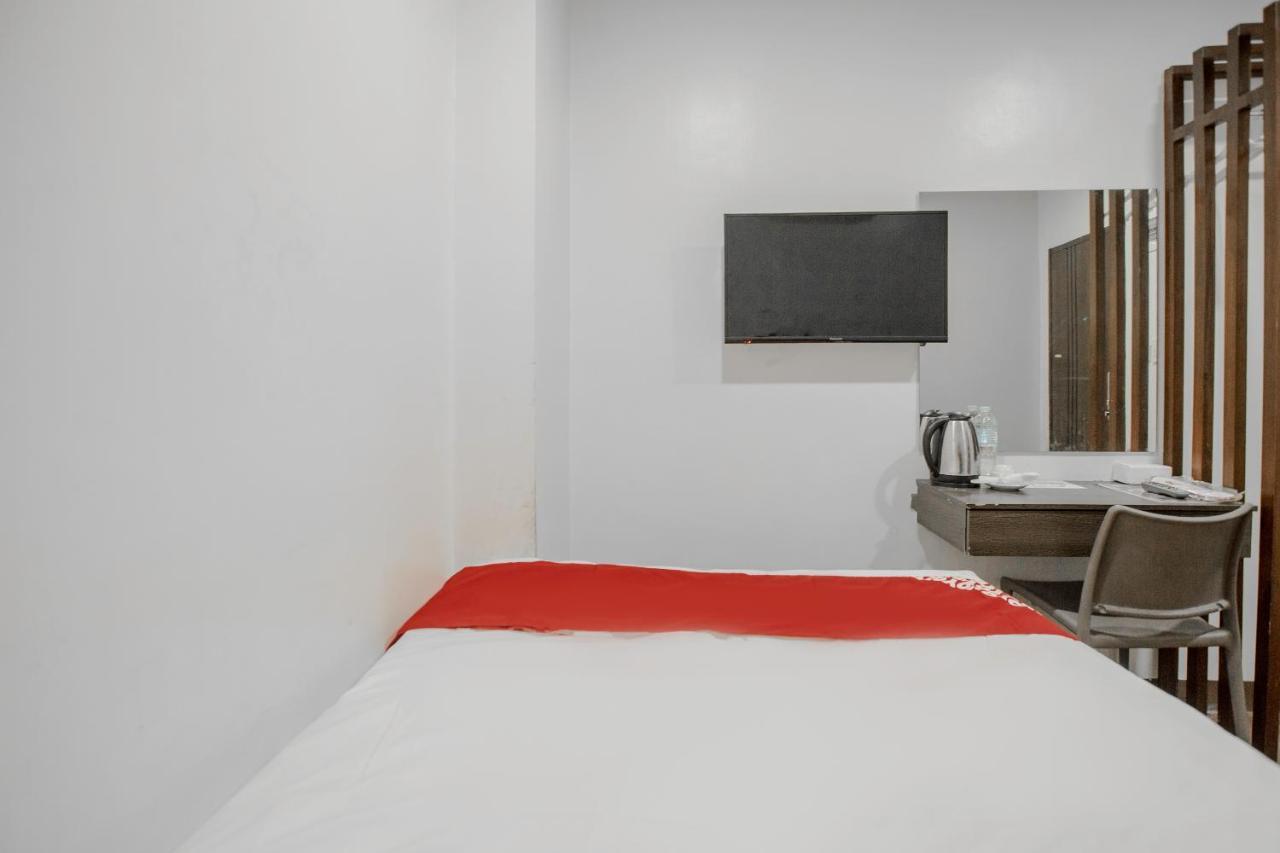 Oyo 637 Fox Hotel Quezon City Exterior photo