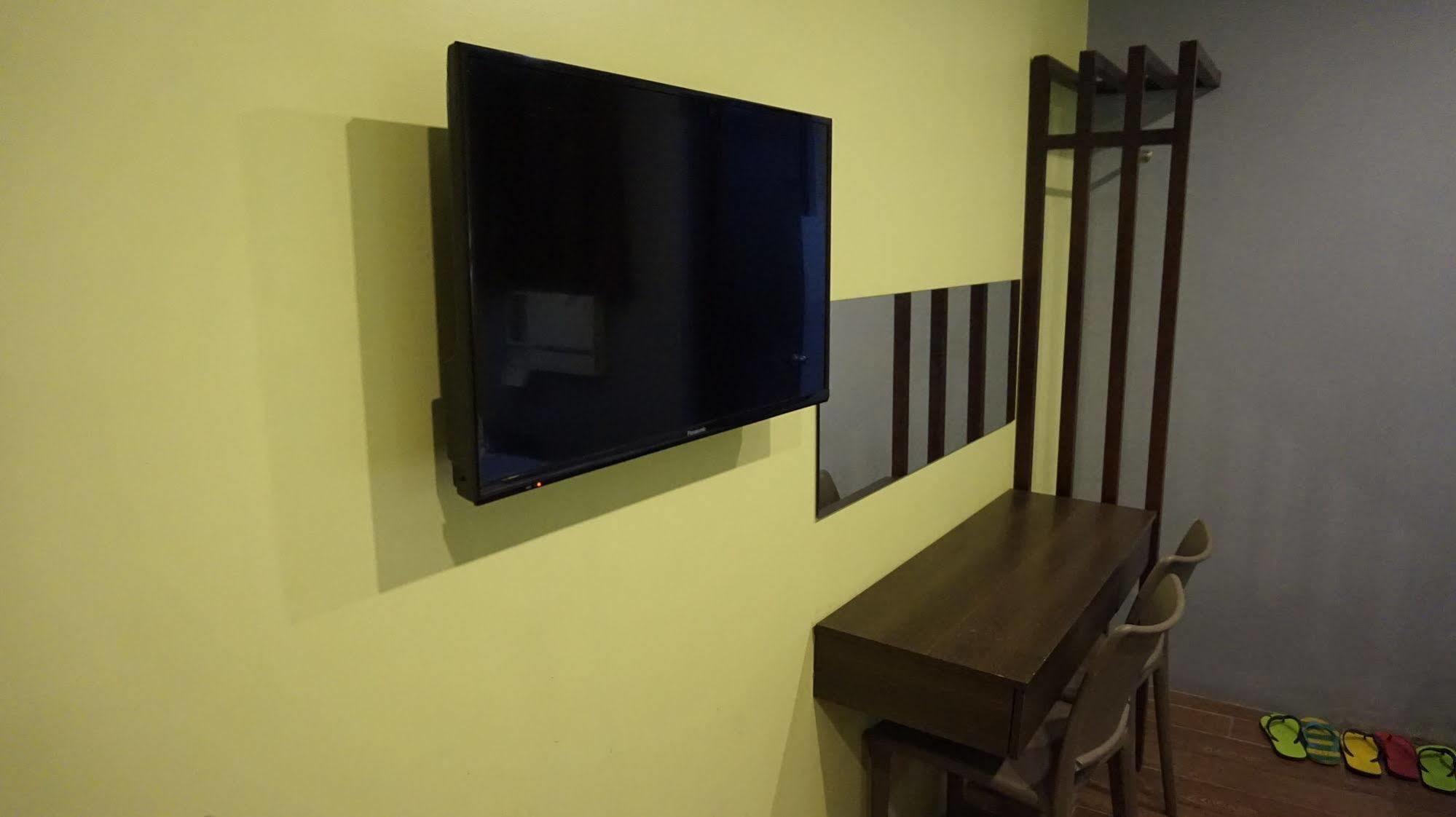 Oyo 637 Fox Hotel Quezon City Exterior photo