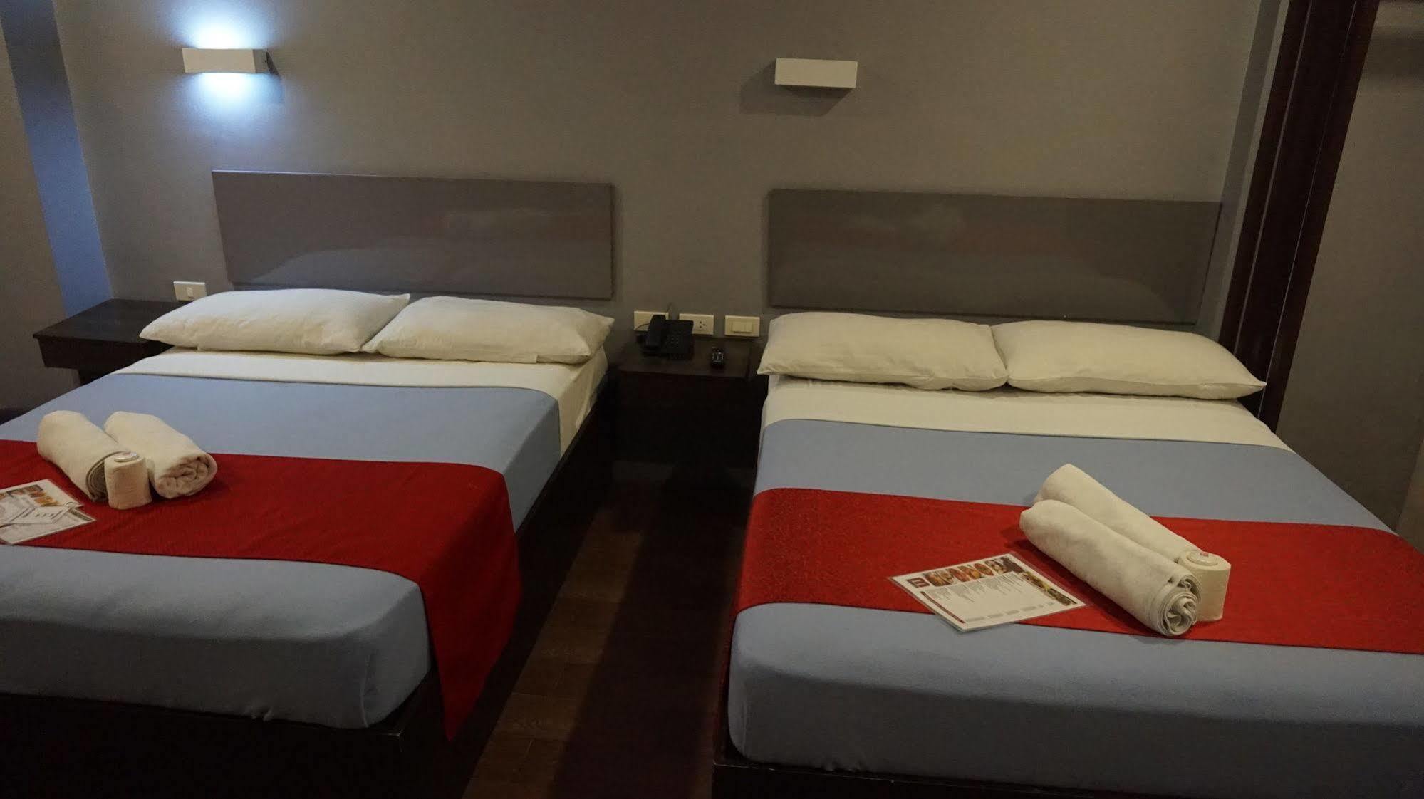 Oyo 637 Fox Hotel Quezon City Exterior photo