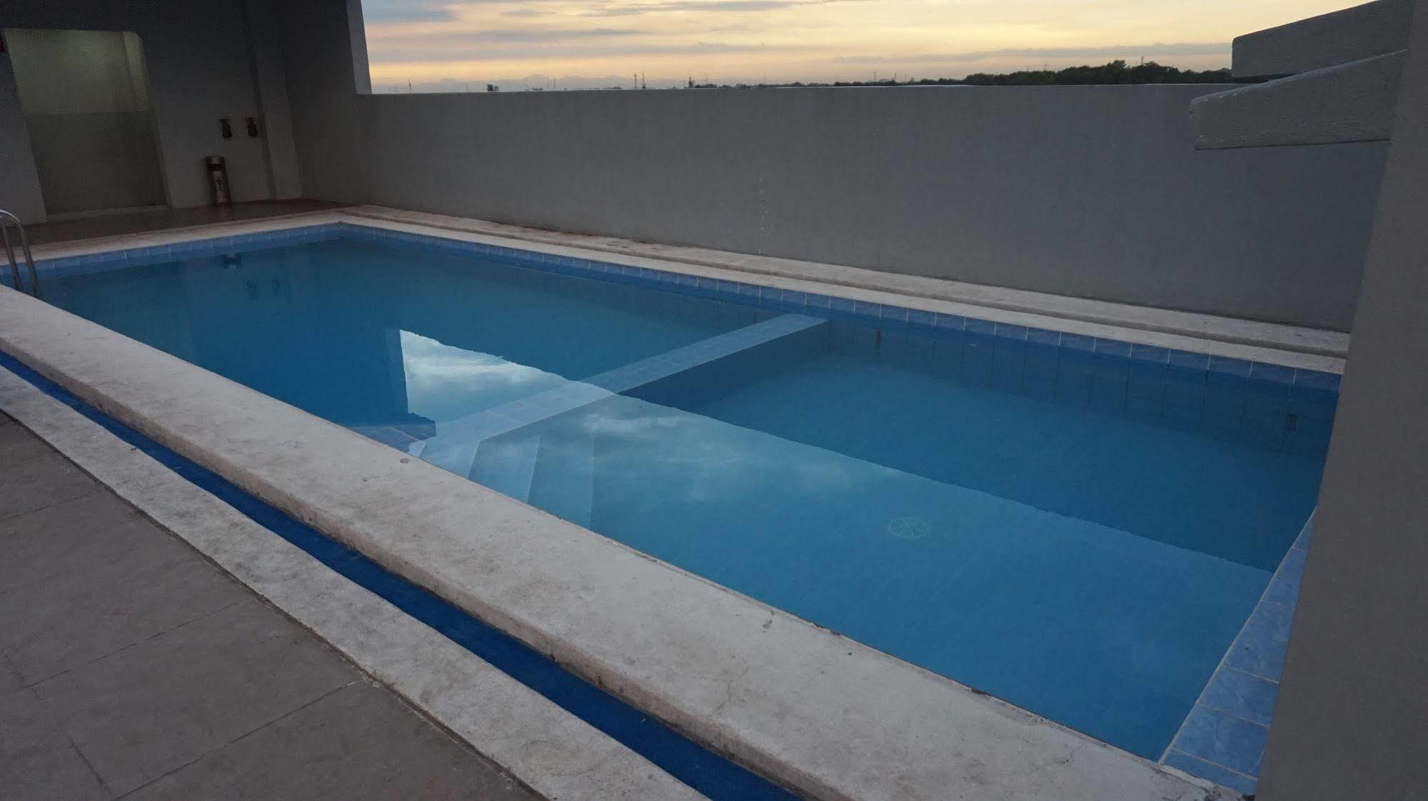 Oyo 637 Fox Hotel Quezon City Exterior photo